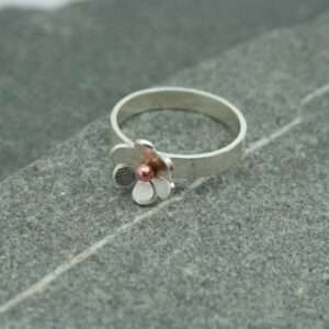 Silver and copper daisy ring with copper detail