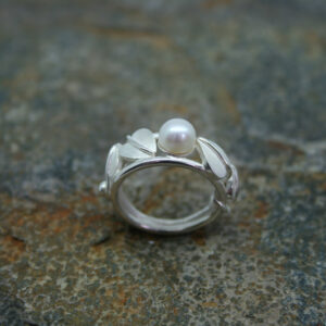 Silver and pearl leaf ring